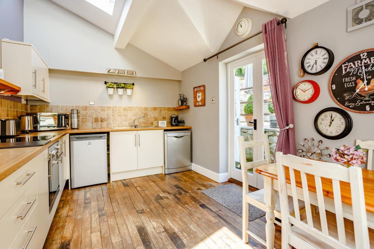 Broadrock Accommodation - Clock Cottage Chepstow Eksteriør bilde