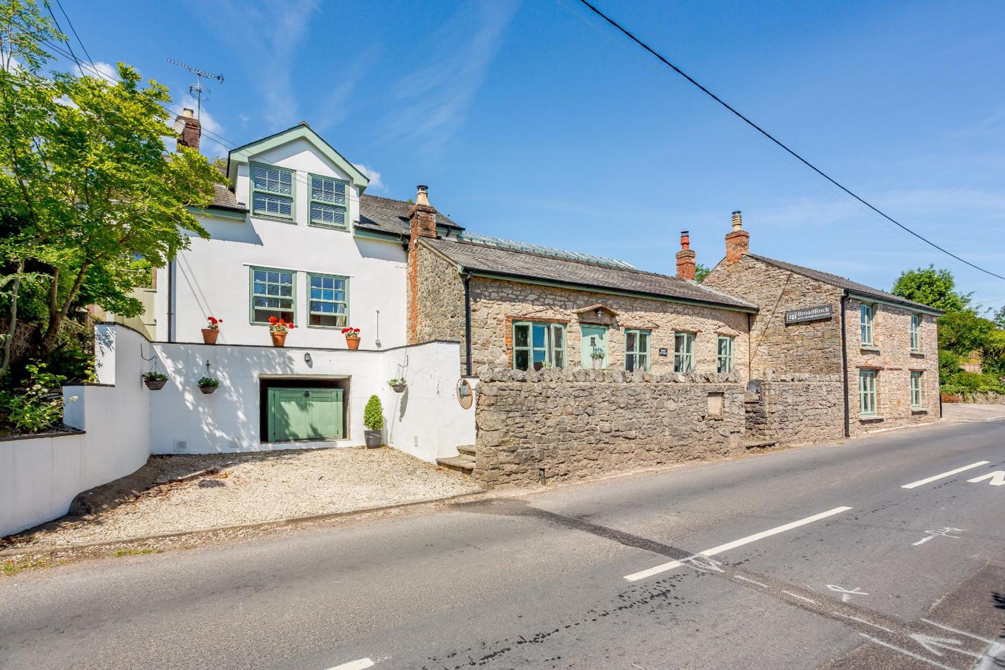 Broadrock Accommodation - Clock Cottage Chepstow Eksteriør bilde