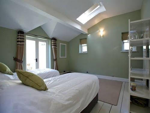 Broadrock Accommodation - Clock Cottage Chepstow Eksteriør bilde